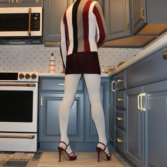 Round Neck Multi-Colored Sweater Medium - Picture 9 of 12